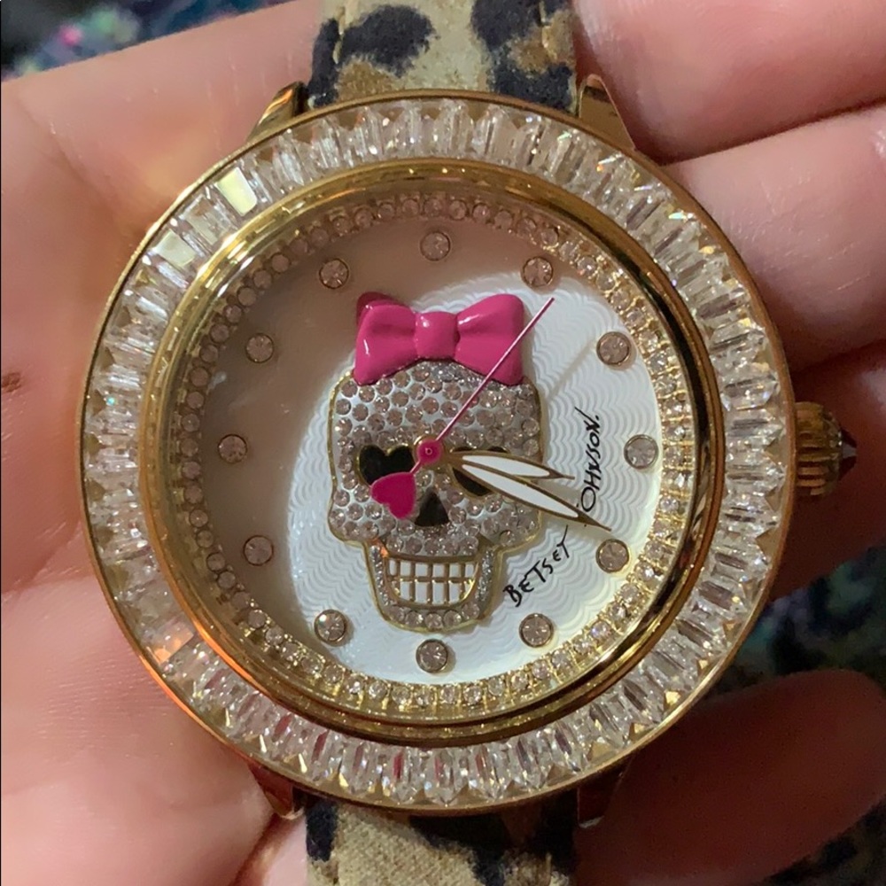 NWOT Betsey Johnson super Bling sugar skull watch